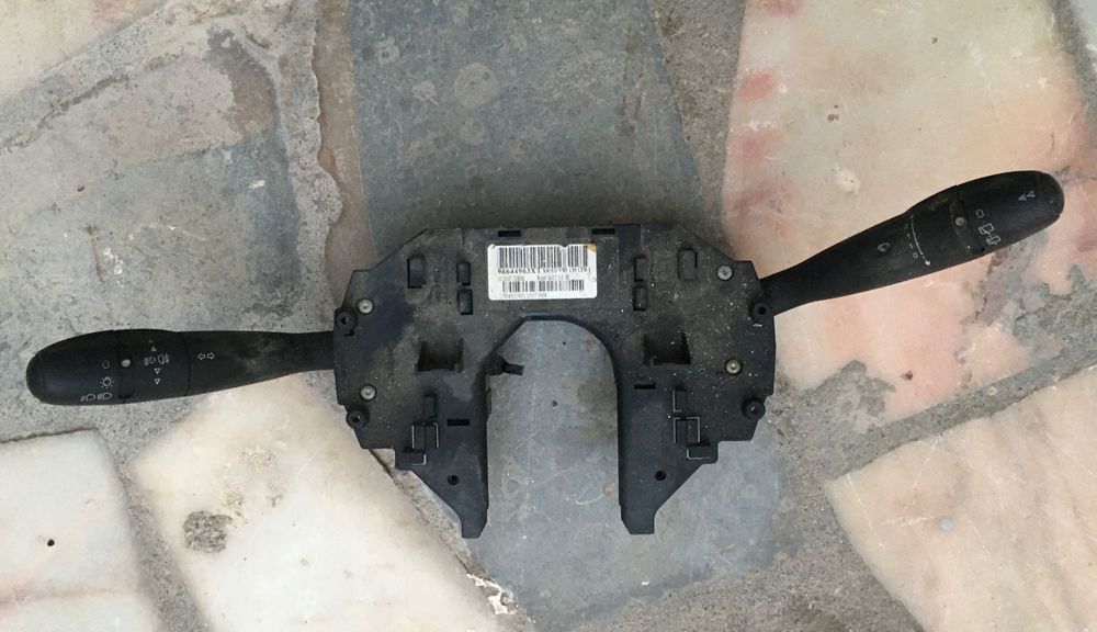 Peças Citroen C4 I Porta Caixa Farolins Mala