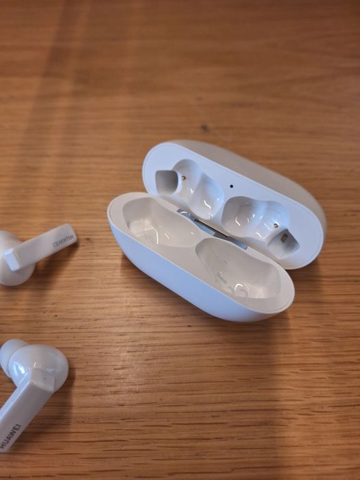 Auriculares BT Huawei - apenas o esquerdo funciona