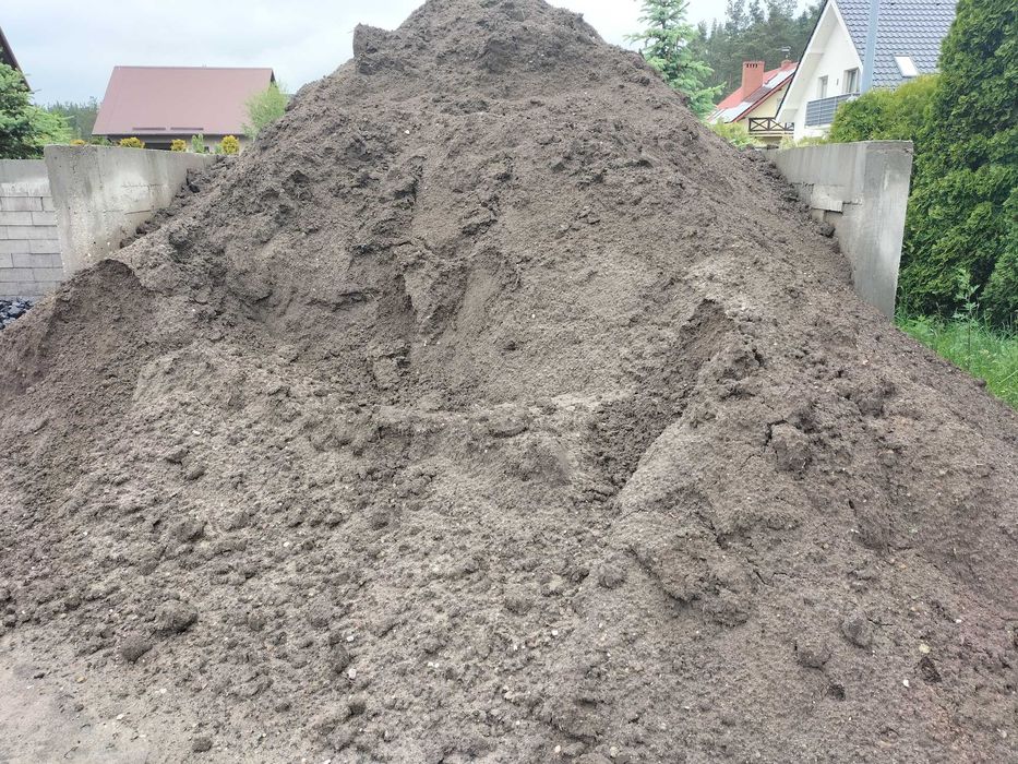 Czarnoziem ziemia pod trawnik ogród i warzywa