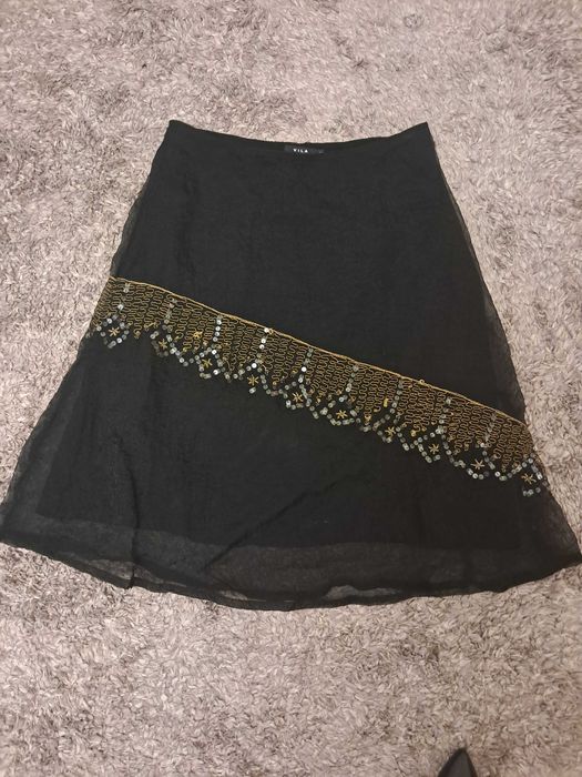 Czarna midi spódnica marki Vila w rozmiarze S, M