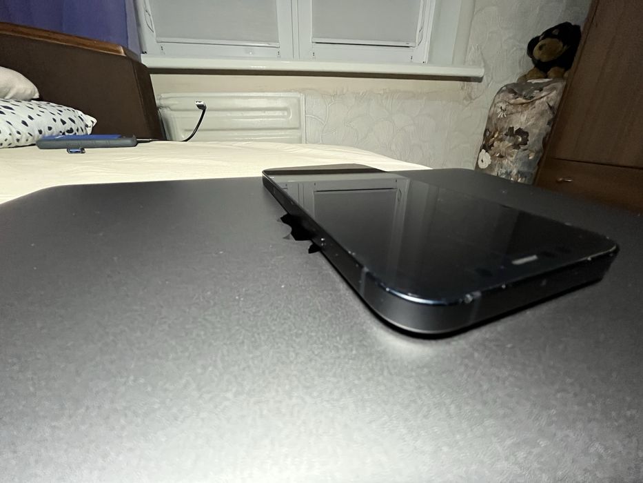 IPhone 12. 64 gb.              .