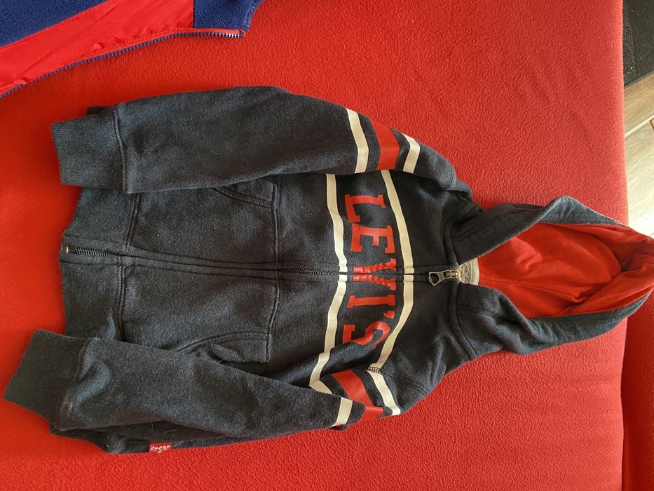 Casaco levis 6 anos unisex em otimo estado