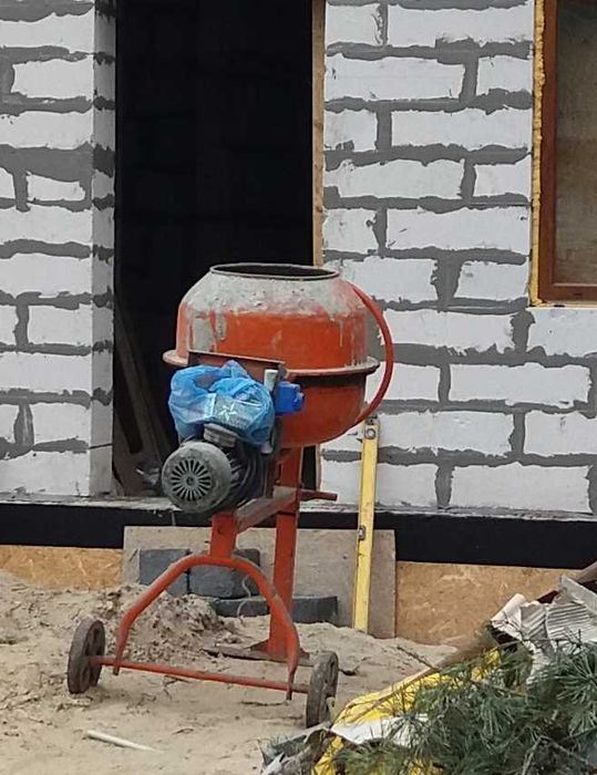 Продам бетономешалку до 150л