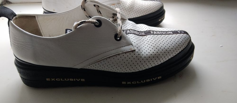 Продаеться кросовки