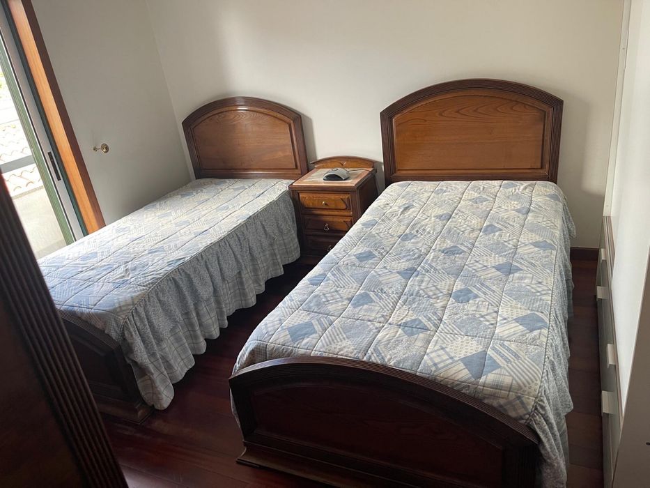 Quarto completo, cama, roupeiro, comuda, cadeira