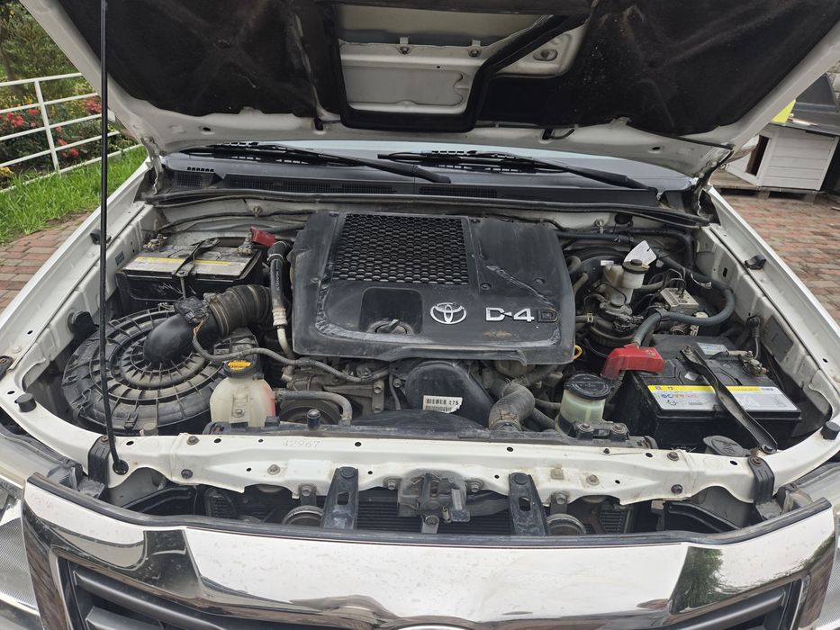 Продам Toyota Hilux 2013