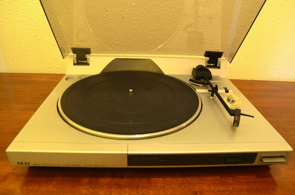 Gira Discos Akai AP-X1