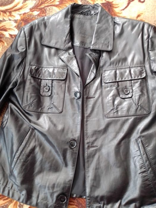 Продам шкіряну курточку.