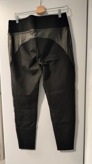 Leginsy z wstawkami z ekoskóry