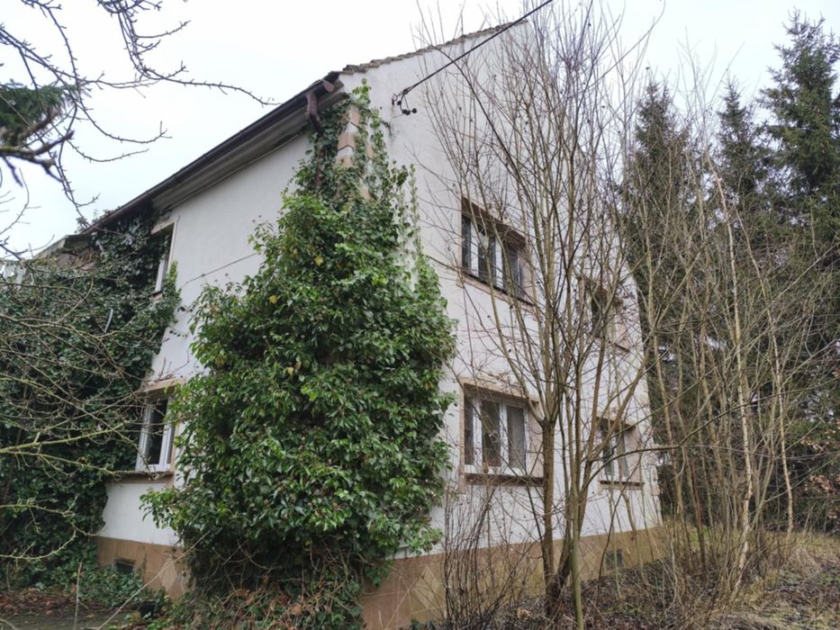 Dom z dużą  działką  Slawnikowice