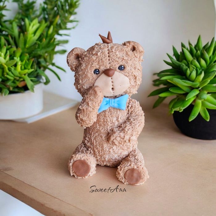 Miś figurka na tort