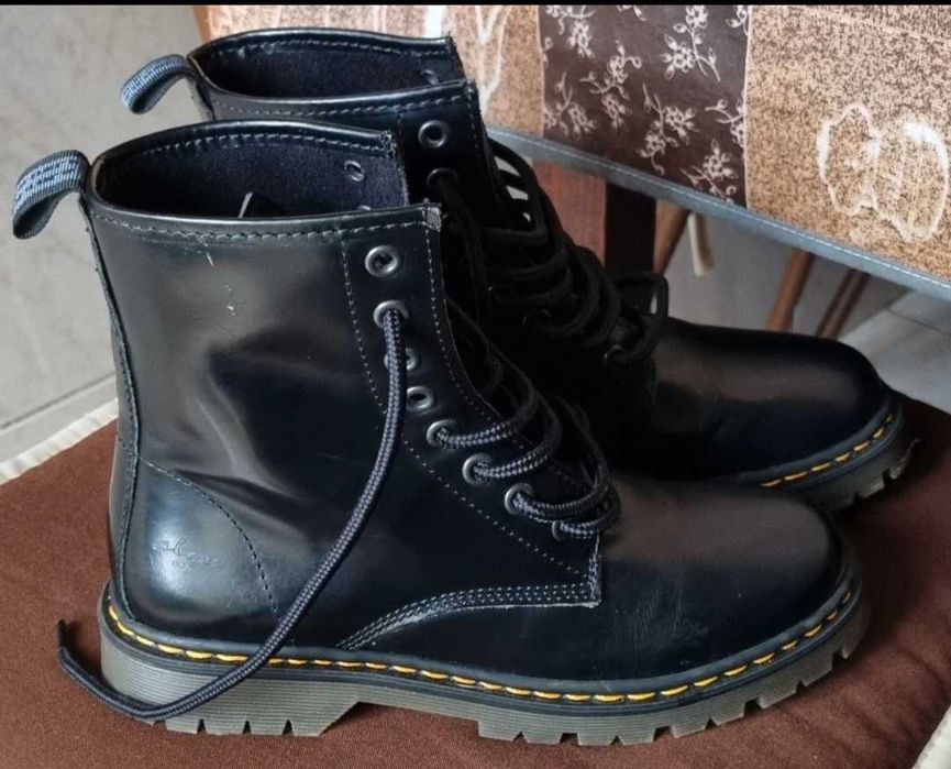 Botas envernizadas