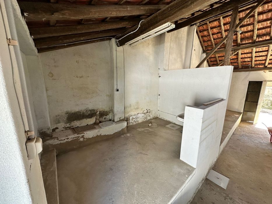 ARRENDAMENTO | Armazém / Garagem – 87 m² | Barro, Torres Vedras