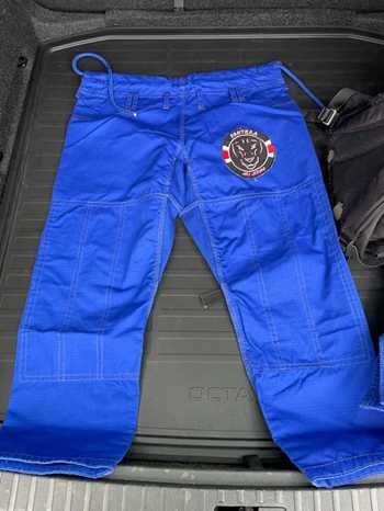 2 Kimonos Jiujitsu Branco e azul tamanho A1