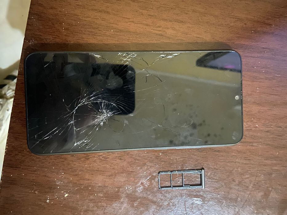 Redimi A2 usado não e novo tem o ecrã partido vendo porque tenho outro