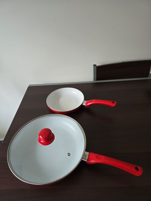 Two Frying Pans462408953910405120