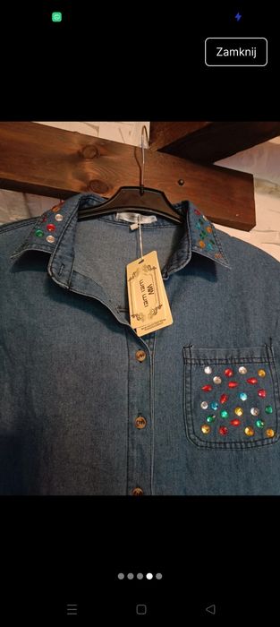 Piękna jeansowa koszula z kryształkami na kieszonce