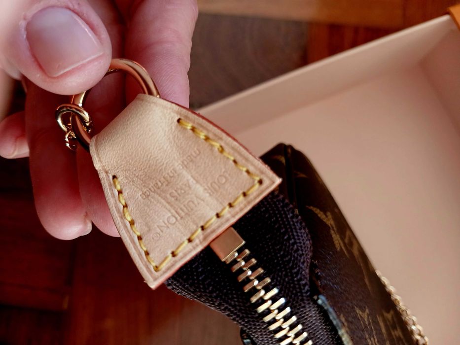 Pochette Louis Vuitton autêntica com talão de compra