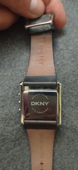 Zegarek elektroniczny na rękę DKNY