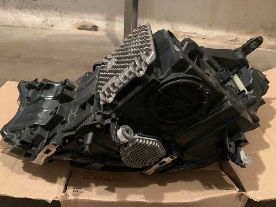 Фара передня ліва з блоками керування (на запчастини) BMW 7 2015-2019