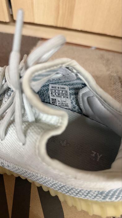 YEEZY boost 350 v2 cloud white