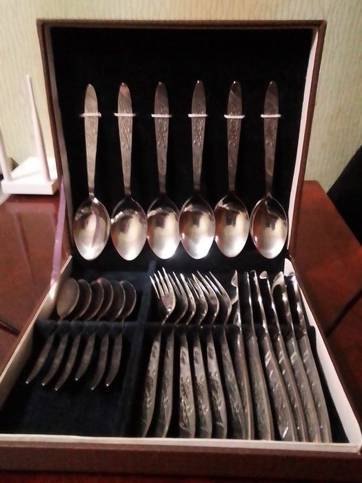 Столовый  набор из 24предметов