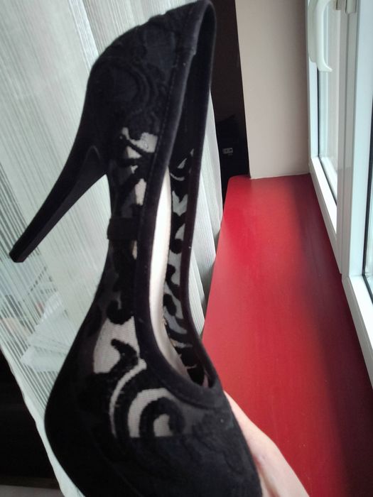 Buty szpilki wzór kwiatowy koronkowy