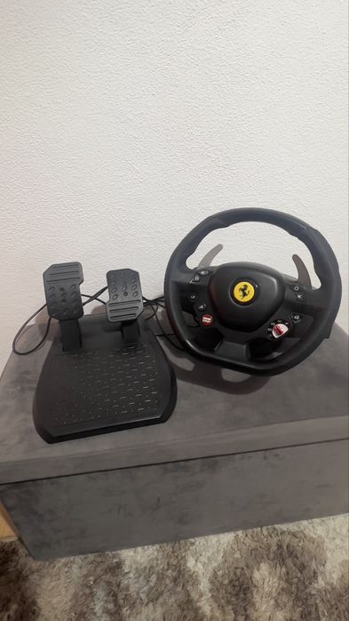 Volante + Pedais THRUSTMASTER T80 Ferrari 488 GTB (PS5/PS4/PC - Preto)