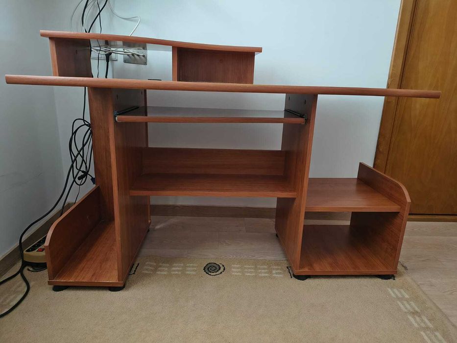 Secretaria com cadeira