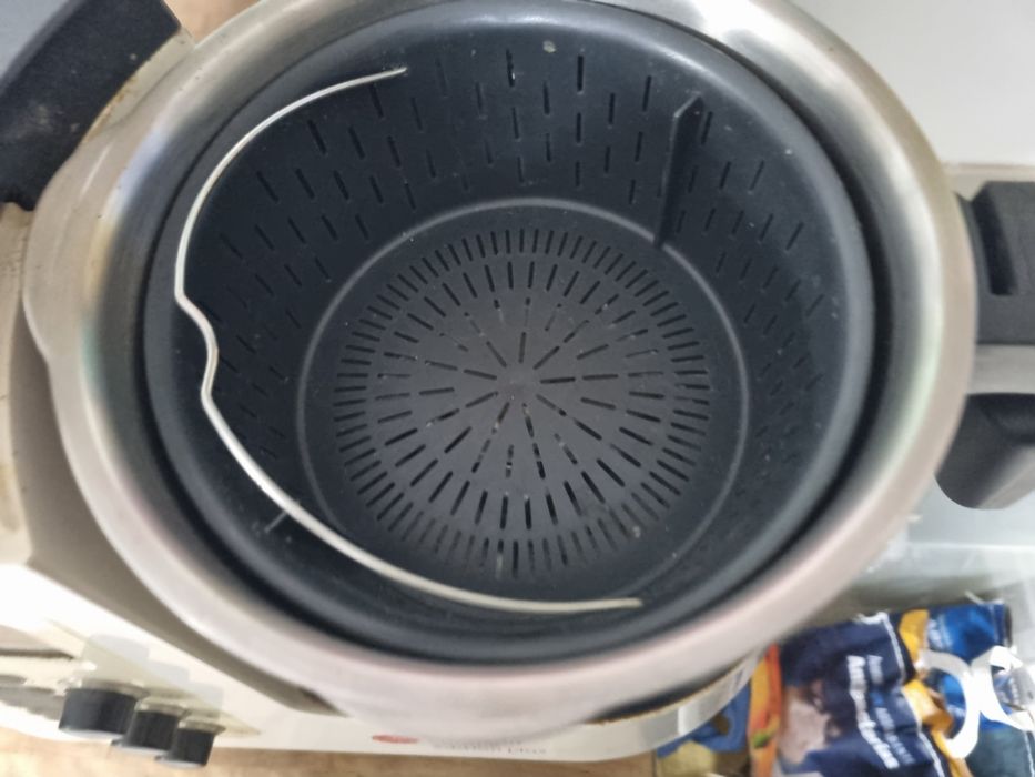 Monsieur Cuisine Plus – liga mas não aquece (com acessórios e manual)*