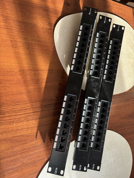 3x Patch panel 16 portow 1U cat 5e