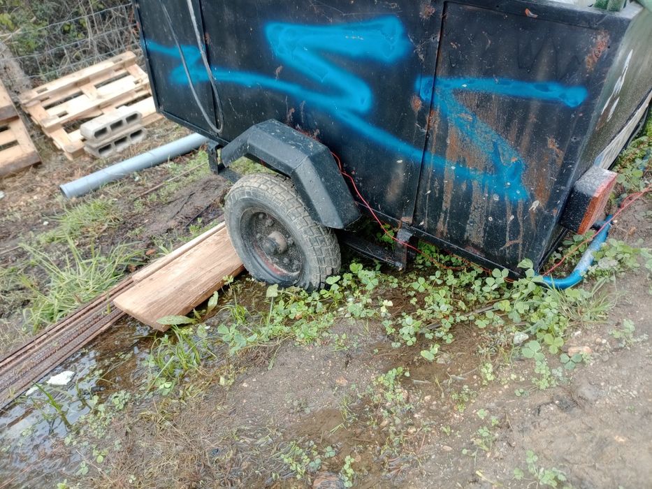 Reboque pequeno sem livrete uso cara b