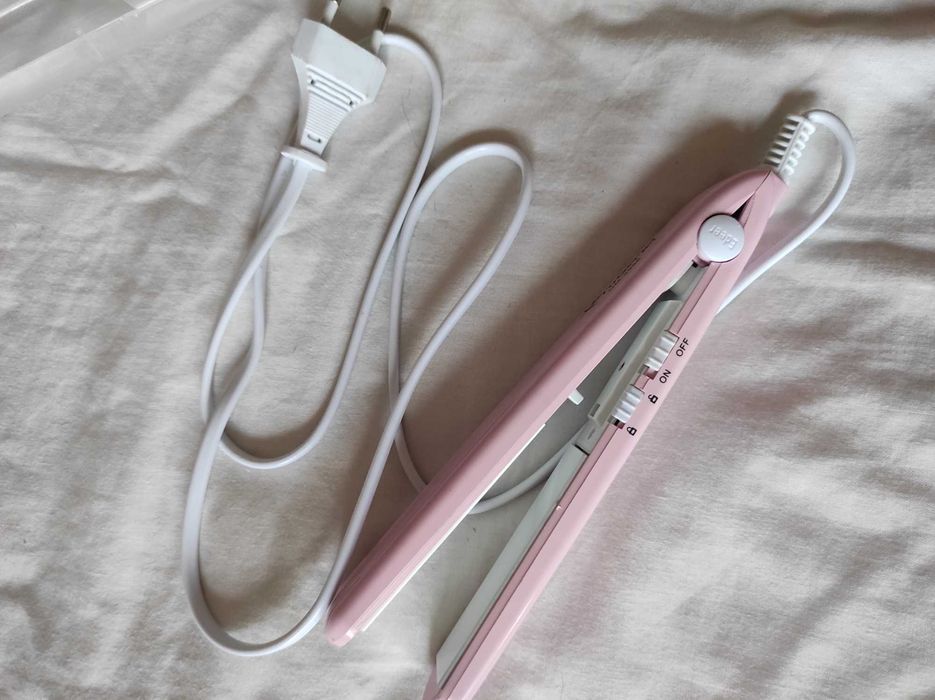 Вирівнювач-прасочка для волосся.