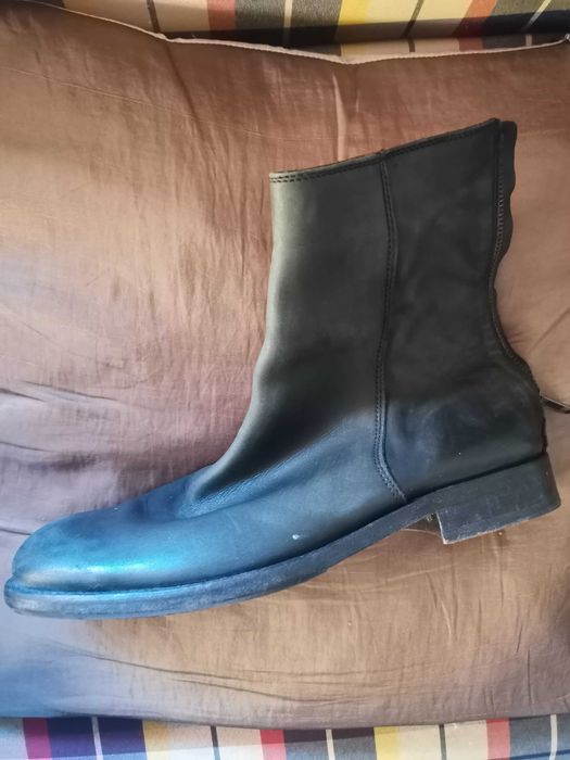 Botas Homem n° 43, marca H&M, cano pelo tornozelo, com fecho atrás