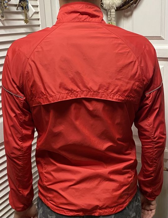 Легка оригінальна вітровка Nike Red M-ка