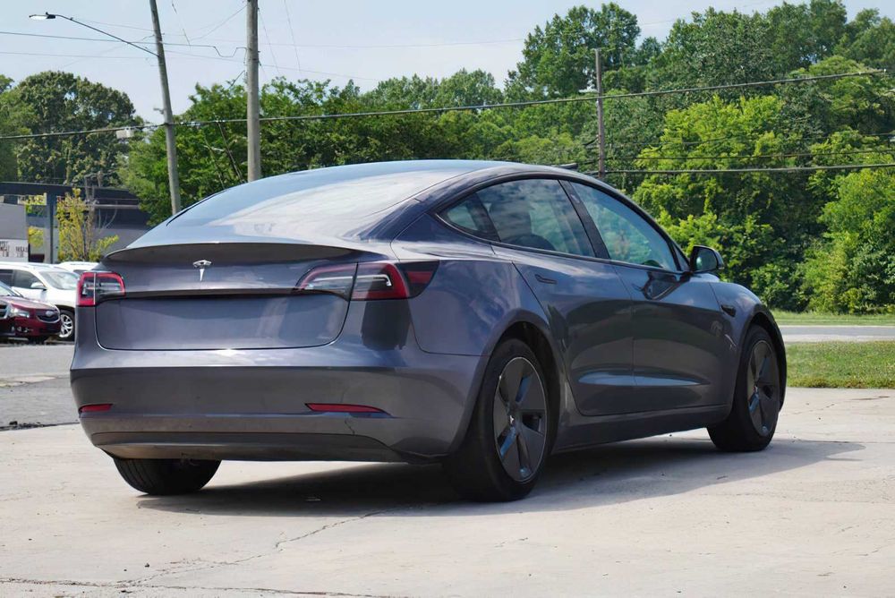 Tesla Model 3      2023