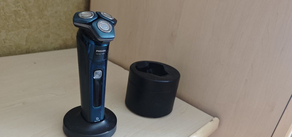 Бритва Philips Series 7000 (S7000) + Станция очистки, чехол и картриджи