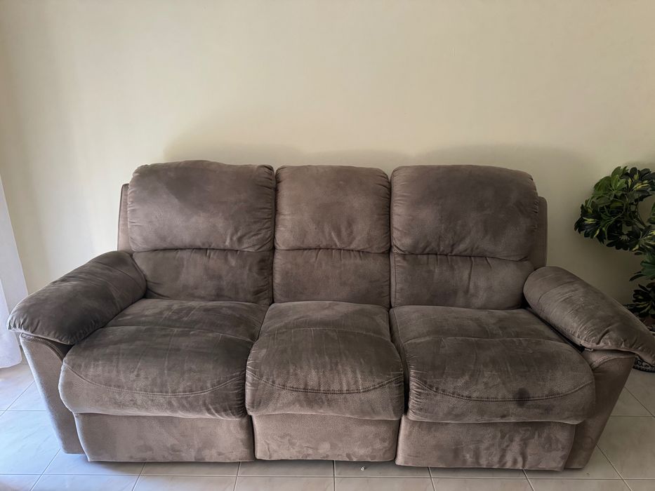 Conjunto de dois sofás e mesa