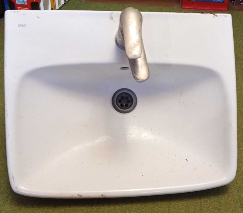 Умывальник KOLO в сборе