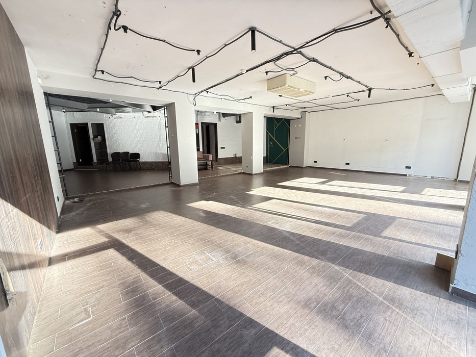 Оренда фасадного приміщення 156.4кв.м з ремонтом. Вул Університетська