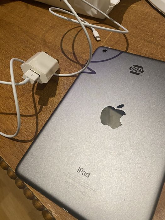 IPad в хорошем состоянии ,7,9