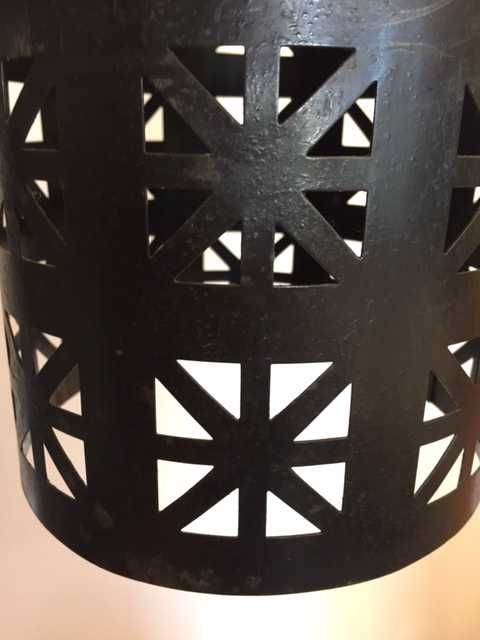 Candeeiro de teto em ferro preto