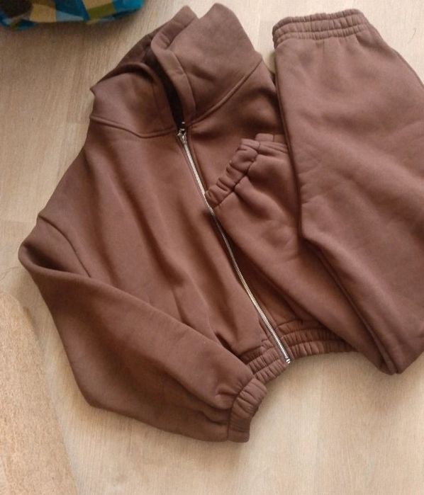 Ciepły dres czekoladowy