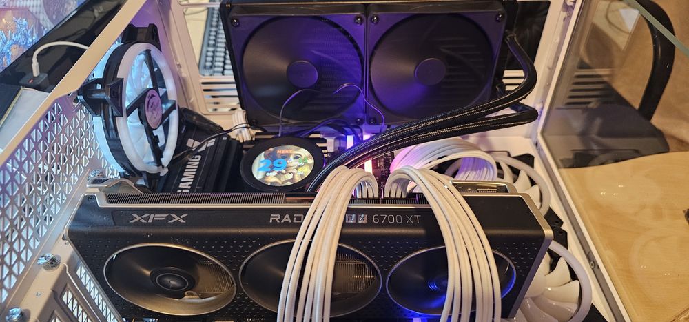 XFX Speedster QICK 319 Radeon RX 6700 XT 12GB - Como Nova