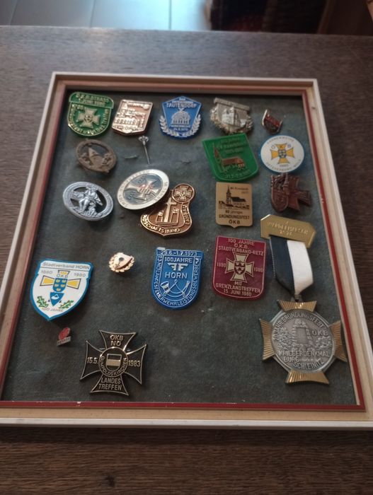 Stare oznaczenia przypinki Okazja