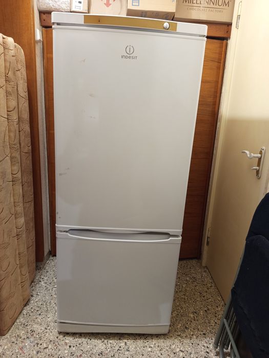 Холодильник  indesit