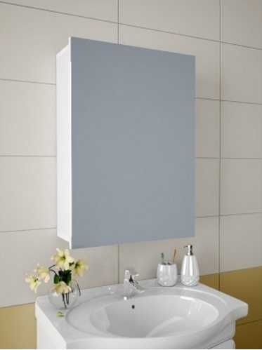 Комплект мебели в ванну: тумба с умывальником  и зеркальный шкаф.