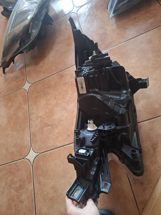 lampa przód nissan note 260103vv0a