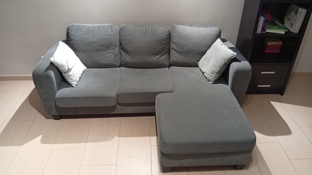 Sofá cinza com chaise long