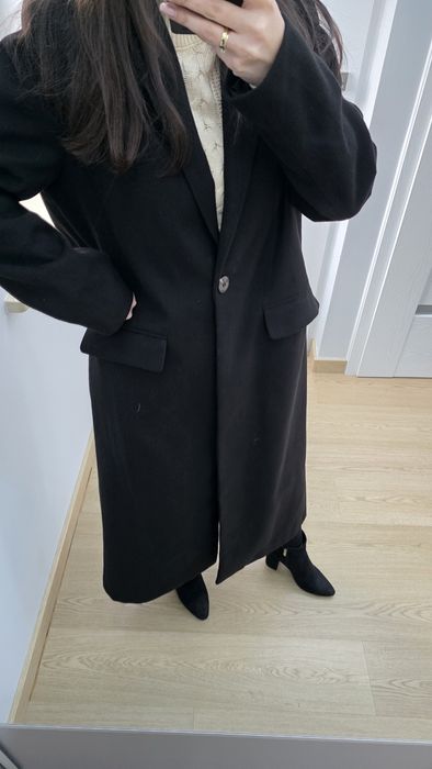 Czarny długi płaszcz HM